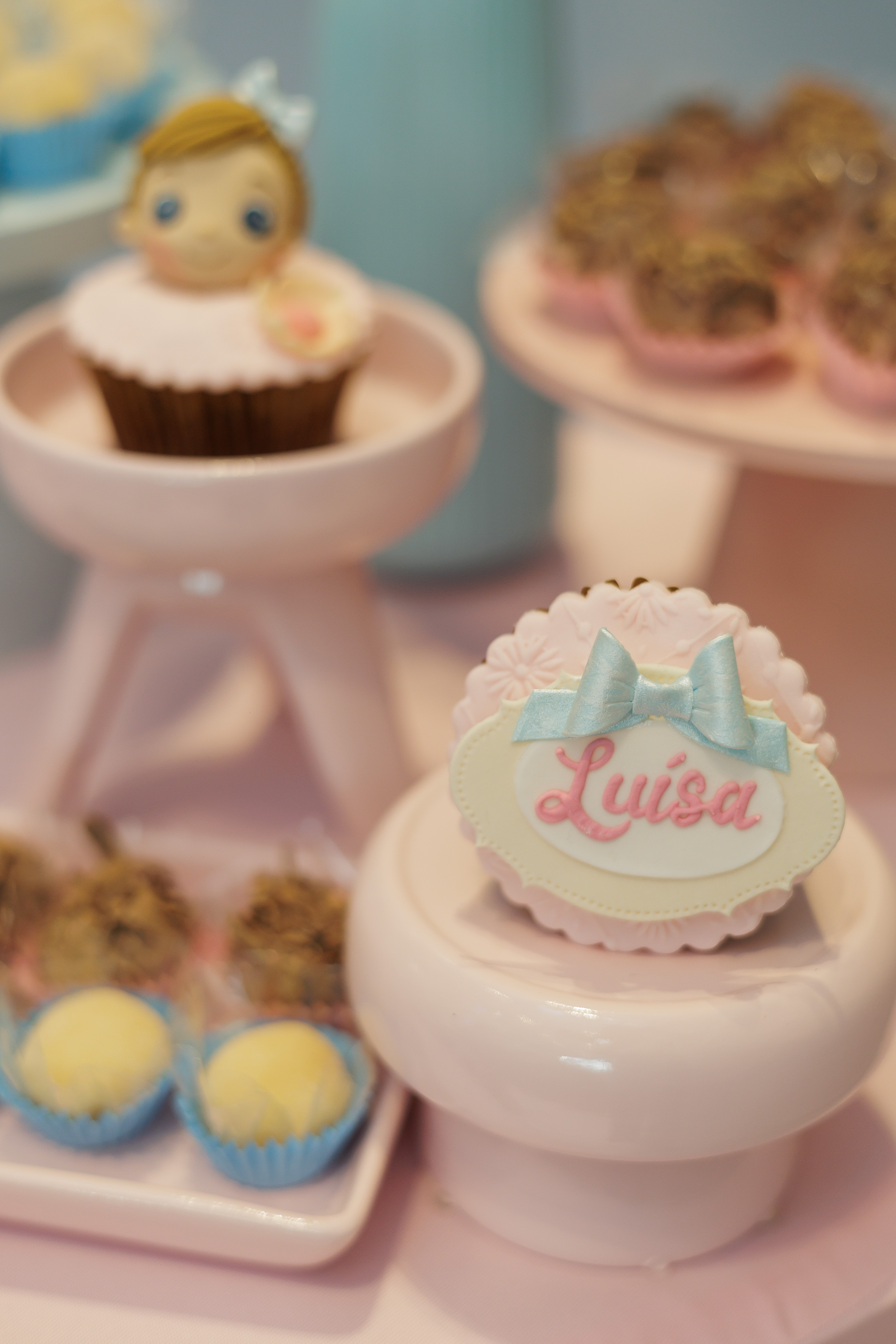 Cupcake personalizado com modelagem em pasta americana